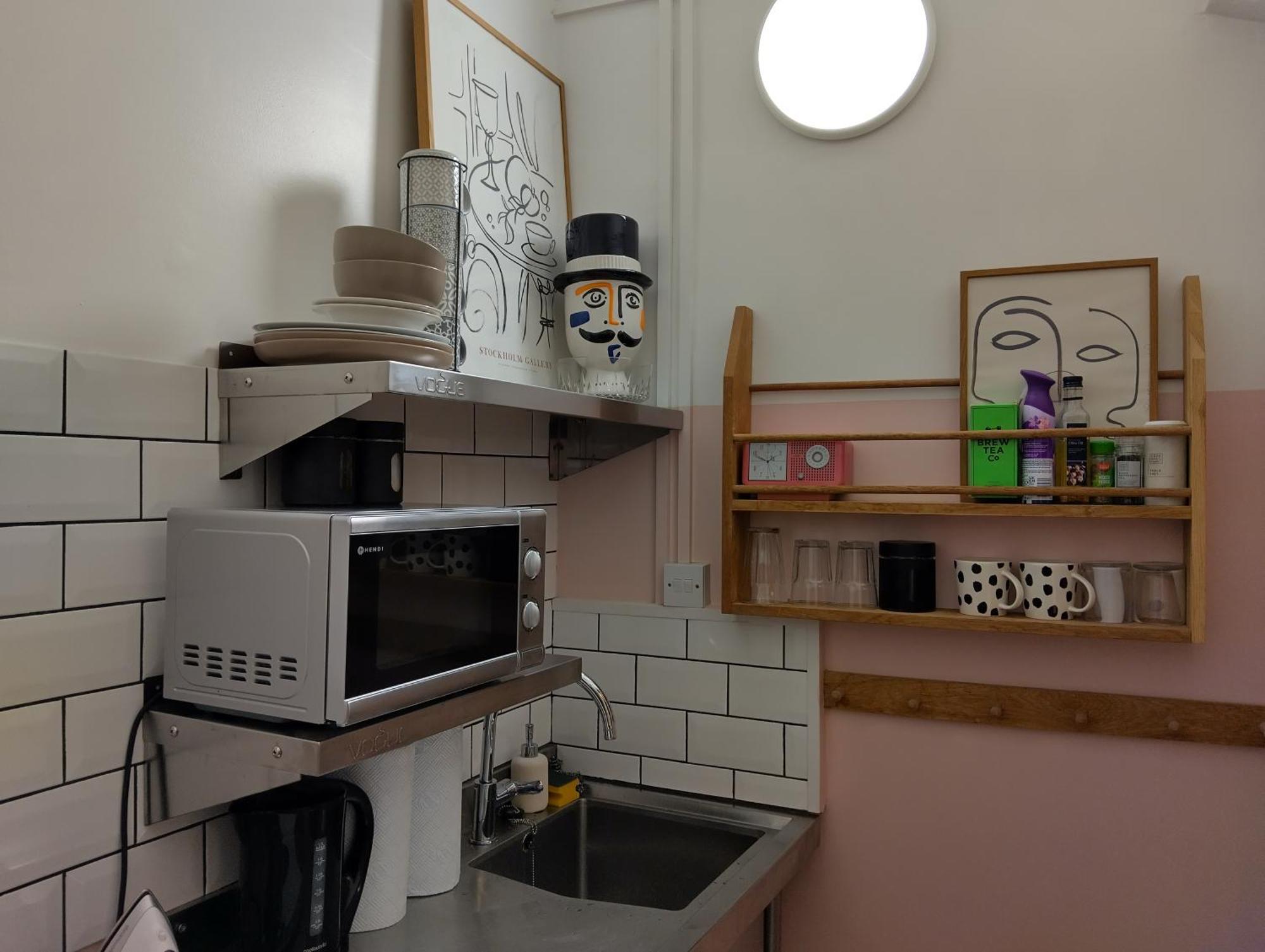 Tiny Space Zone 1 * Londra